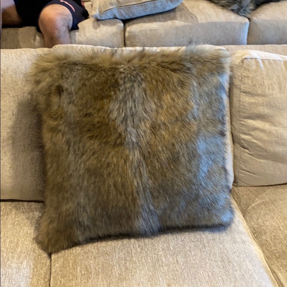 Faux fur pillow Restoration Hardware 22x22